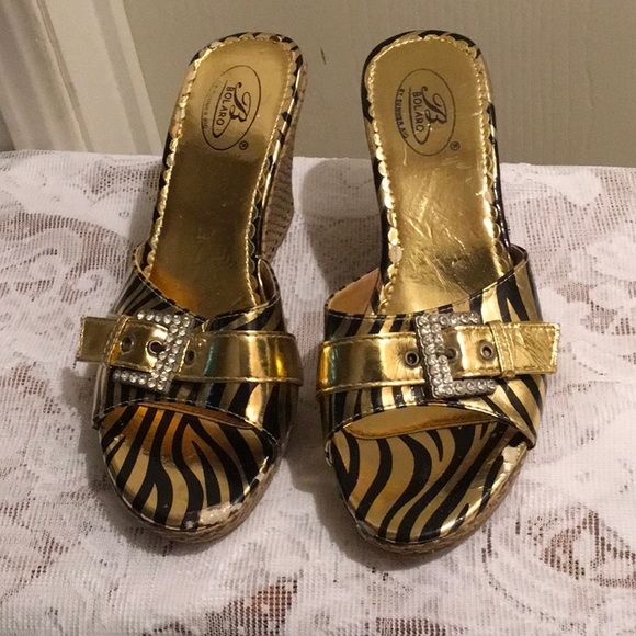 SHOES WEDGE SLIDES,GOLD&BLACK,W/BLING BUCKLE VEGAS - Picture 4 of 5
